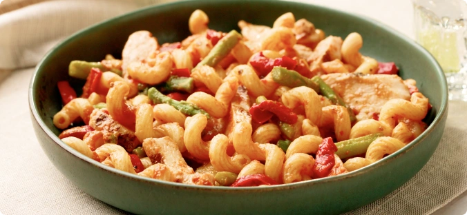 Red Pepper Chicken and Pasta Sauté